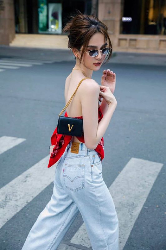 Khăn bandana làm áo phối đồ như thế nào? 11 mac-dep-nho-cach-phoi-do-an-tuong-cung-ao-bandana