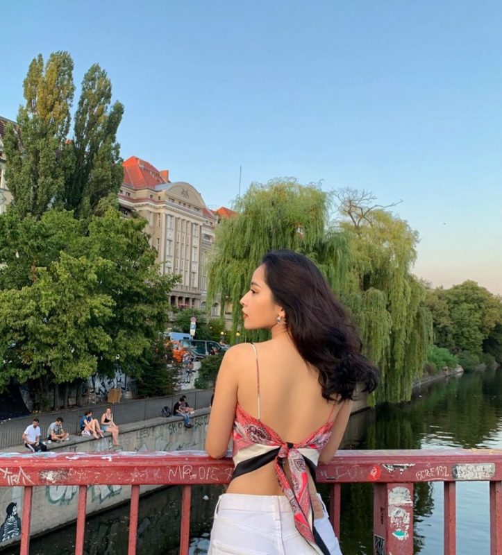 su-dung-khan-bandana-lam-ao-duoc-nhieu-co-nang-yeu-thich