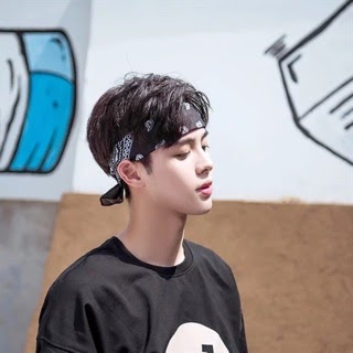 Khăn bandana và 3 kiểu mix đồ cực chất dành cho nam  1 Khăn bandana