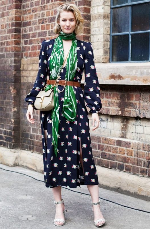 5 PHONG CÁCH QUÀNG KHĂN BANDANA CHO MÙA HÈ 23