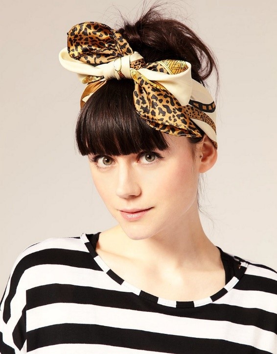 5 PHONG CÁCH QUÀNG KHĂN BANDANA CHO MÙA HÈ 29