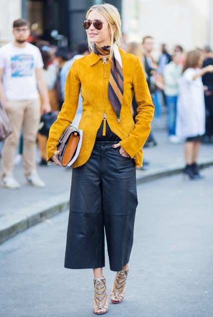 5 PHONG CÁCH QUÀNG KHĂN BANDANA CHO MÙA HÈ 13