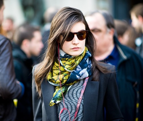 5 PHONG CÁCH QUÀNG KHĂN BANDANA CHO MÙA HÈ 15