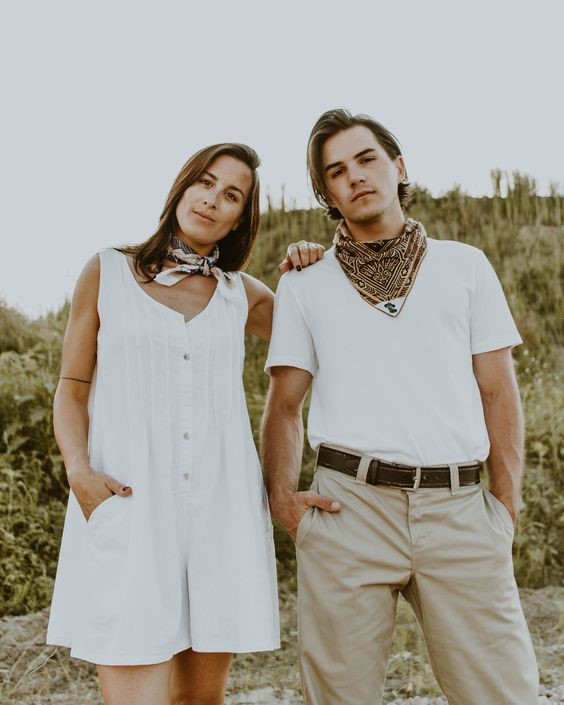 CÁC KIỂU KHĂN BANDANA CHO CẶP ĐÔI Ý NGHĨA 2 CÁC KIỂU KHĂN BANDANA CHO CẶP ĐÔI Ý NGHĨA 1