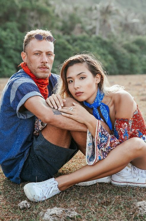 CÁC KIỂU KHĂN BANDANA CHO CẶP ĐÔI Ý NGHĨA 4 CÁC KIỂU KHĂN BANDANA CHO CẶP ĐÔI Ý NGHĨA 3