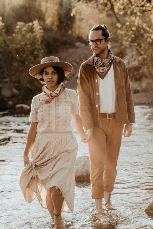 CÁC KIỂU KHĂN BANDANA CHO CẶP ĐÔI Ý NGHĨA 6 CÁC KIỂU KHĂN BANDANA CHO CẶP ĐÔI Ý NGHĨA 5