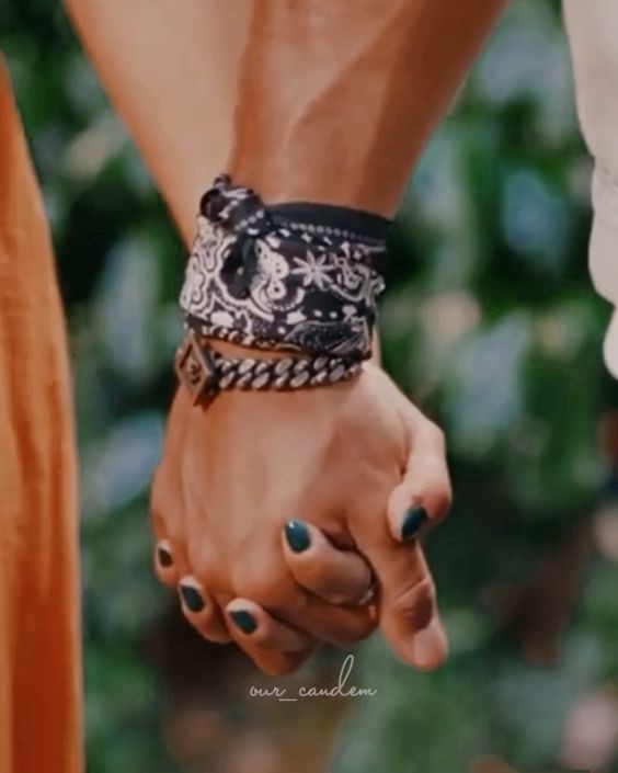 CÁC KIỂU KHĂN BANDANA CHO CẶP ĐÔI Ý NGHĨA 12 CÁC KIỂU KHĂN BANDANA CHO CẶP ĐÔI Ý NGHĨA 11