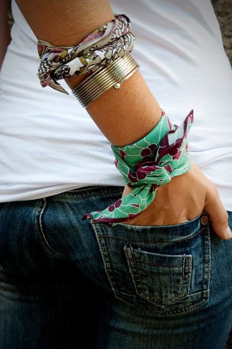 CÁC KIỂU KHĂN BANDANA CHO CẶP ĐÔI Ý NGHĨA 14 CÁC KIỂU KHĂN BANDANA CHO CẶP ĐÔI Ý NGHĨA 13